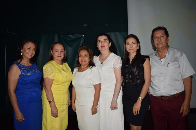 Recibieron el premio: Gloria Zambrano, Amparo Falla de Hernández, Lilia Estella Bernal, Leydy  Pastrana, Angélica Naranjo y Alcides Parra.